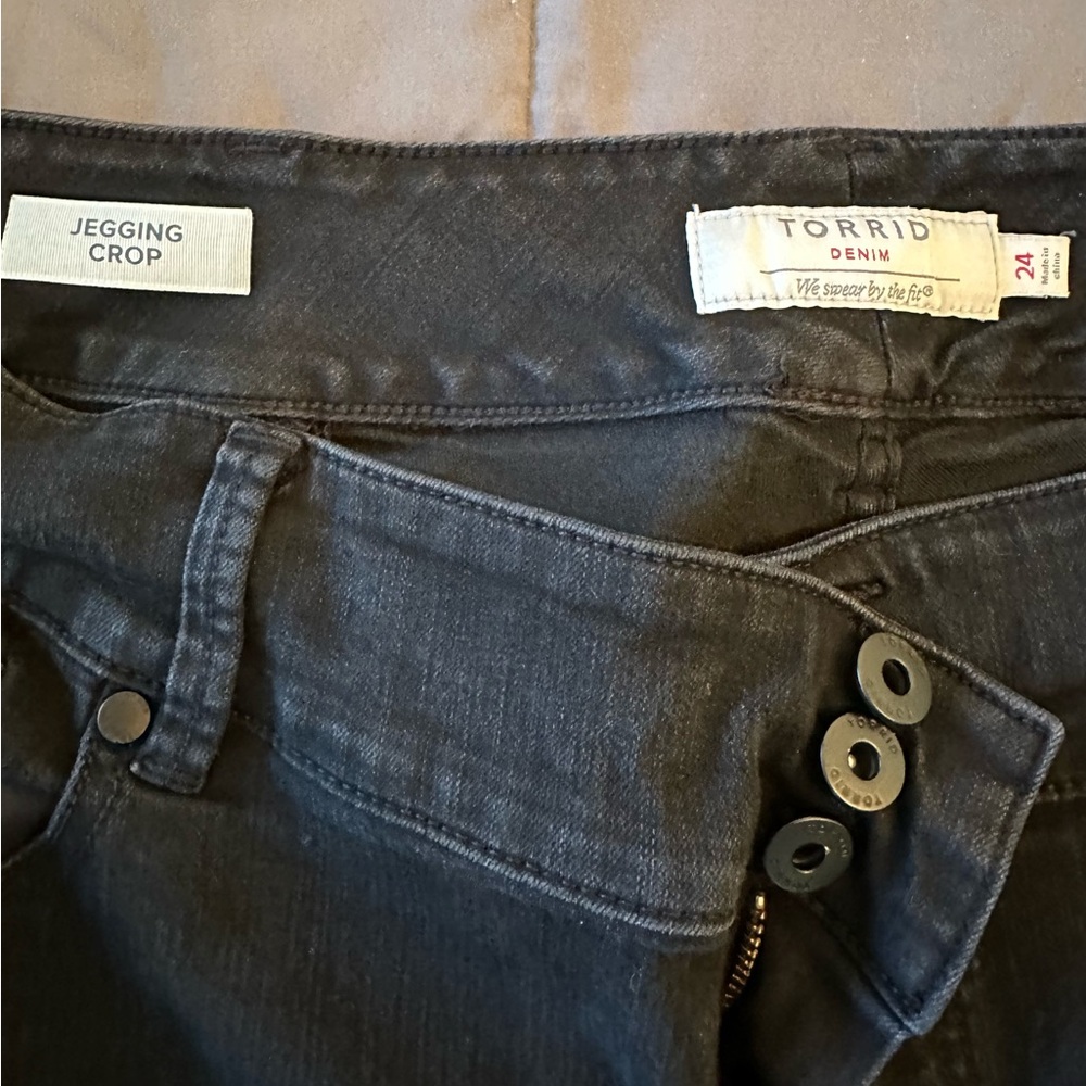 Torrid Denim Black Jegging Crop - Picture 2 of 2
